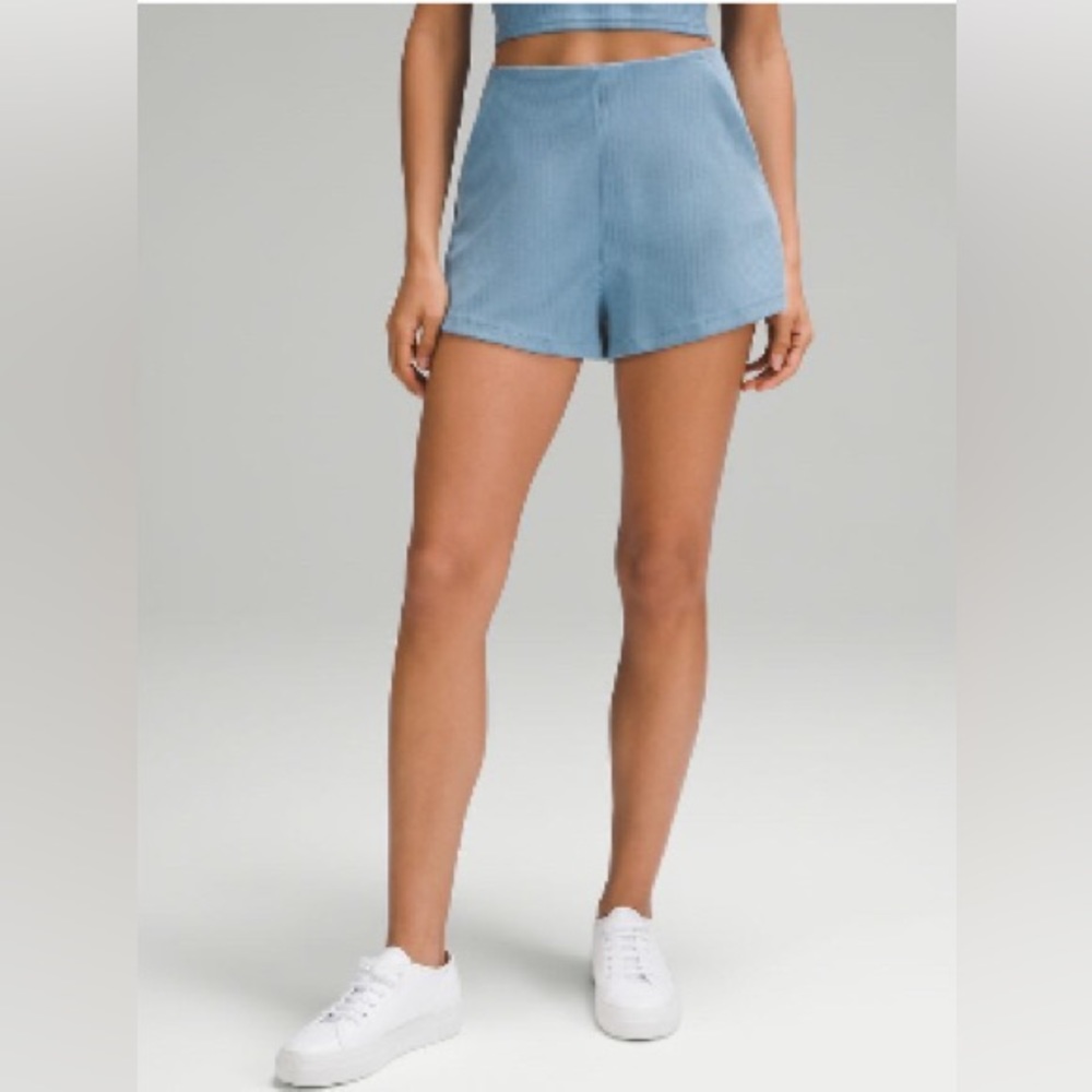 Lululemon Ribbed Softstreme 2” Shorts NWT